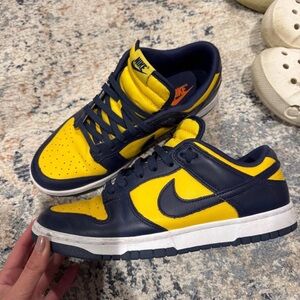 Nike Mens Navy and Yellow Sneakers